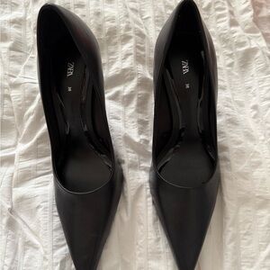 Zara Black Classic Pointed-Toe Heels